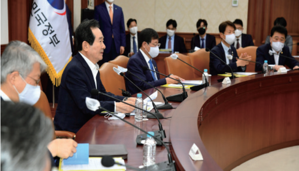 5월 21일 정부서울청사에서 개최된 국정현안점검조정회의에서 내부 단열재 화재안전기준 신설 등 건설현장 화재안전강화 대책이 논의됐다. (사진=국무조정실)