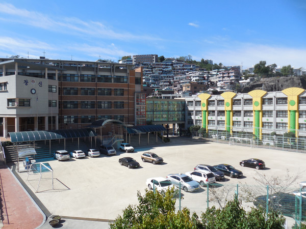 서울창신초등학교. 출처=위키백과