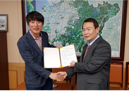 (좌)전라북도건축사회 이길환 회장, (우)최용범 전라북도 행정부지사