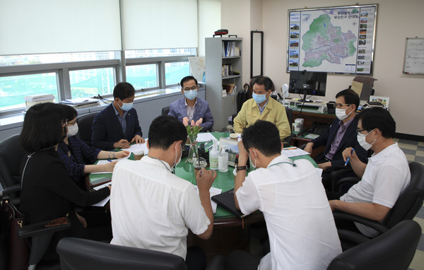 9월 9일 부산진구청 및 부산광역시건축사회 관련 인사가 참석한 가운데 ‘건축 인허가 민원처리 개선 간담회’가 개최됐다.