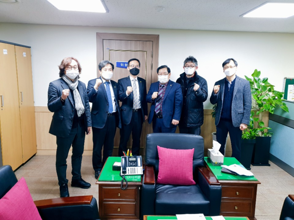 지난 1월 21일 도시계획관리위원회 간담회장에서 2021년 서울도시건축전시관 운영 방향을 논의하는 간담회가 개최됐다.(사진=서울특별시의회 도시계획관리위원회)