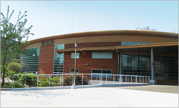 바닥 및 수영장 보수 공사가 실시될 광주광역시 빛고을노인건강타운 체육관