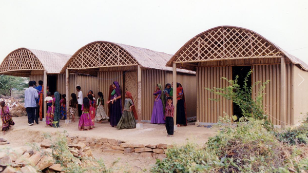 Paper Log House(2001) Bhuj, India / 반 시게루 (사진=프리츠커상 공식페이지)