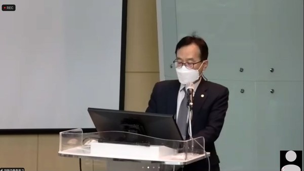 축사를 전하고 있는 강부성 대한건축학회 회장