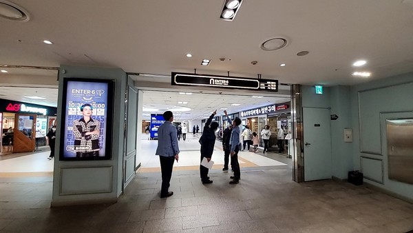 방화셔터 작동 및 장애요소사항 점검(사진=서울특별시)