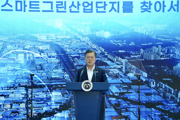 문재인 대통령이 지난해 9월 17일 경남 창원 국가산업단지에서 열린 ‘스마트그린 산단 보고대회’에서 발언하고 있다. (사진=청와대)
