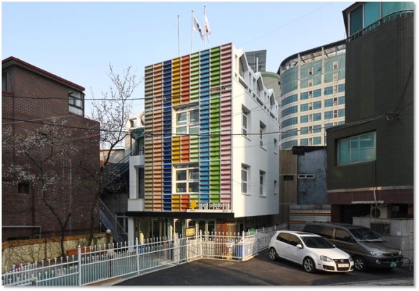 그린리모델링 추진으로 연간 에너지 소요량이 약 48% 감소하고 건물에너지효율등급도 5등급에서 1등급으로 개선 되는 등 그린리모델링의 대표적 우수사례로 평가되는 서울 중구 중림어린이집 (사진 국토교통부)