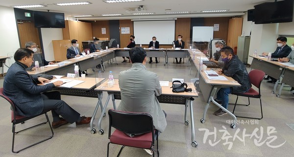 11월 2일 건축사회관 3층 세미나실에서 제3회 건축사교육원 운영위원회가 개최됐다.