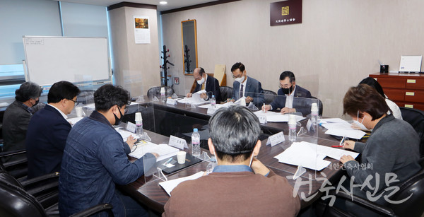 10월 27일 건축사회관 8층 임원실에서 건축연구원 내부과제 중간보고회가 개최됐다.