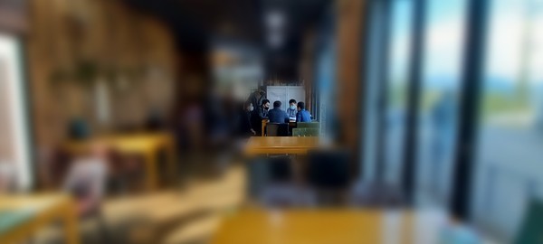 개발제한구역 안의 불법행위를 조사 중인 특별사법경찰(사진=경상남도)