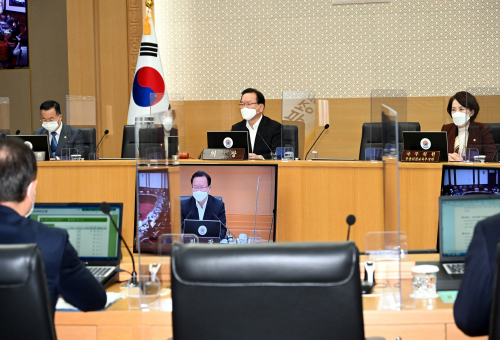 장애인·노인·임산부 등의 편의증진 보장에 관한 법률 시행령 개정안이 국무회의에서 의결됐다. 사진은 11월 23일 정부세종청사에서 열린 국무회의 전경(사진=국무조정실)