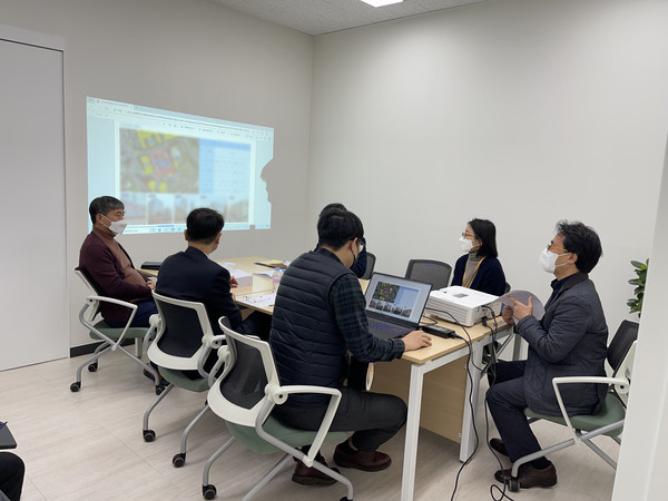 서울시 강남구가 건축행정의 투명성 제고를 위해 건축민원지원센터 운영에 나선다.