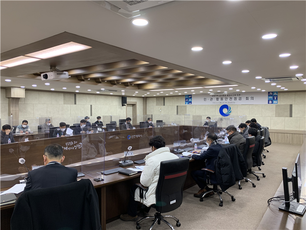 인천시가 관내 건축공사장 1,116개소에 대해 안전점검을 실시한다. 사진은 민관 합동안전점검 회의 개최 전경. (사진=인천광역시)