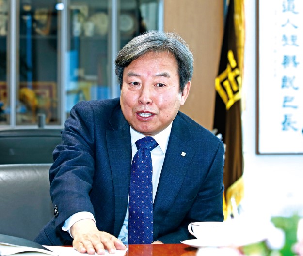 대한건축사협회 석정훈 회장이 의무가입 건축사법 국회 통과에 대한 소회와 이후 협회 정책 방향에 대해 이야기하고 있다.