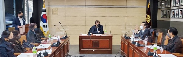 지난 3월 18일 건축사 윤리강령안 마련을 위한 TF가 건축사협회에서 열렸다. 협회는 ‘윤리강령’을 제정하고, 오는 9월 열리는 건축사대회서 선포식을 가질 예정이다.