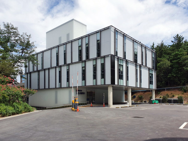 2021년도 민간부문 대상작인 포스코 휴먼스 사무동 전경(사진=서울 유니버설디자인센터)