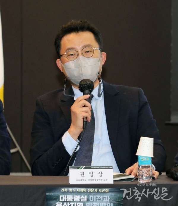 권영상 교수는 동서로 나눠진 경부선 지하하로 연결성을 강화해야 한다고 밝혔다.