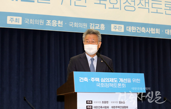 김회재 국회의원은 신속한 주택공급의 장애물이 되고 있는 심의제도의 개선을 위한 입법화 노력을 전개하겠다고 밝혔다.