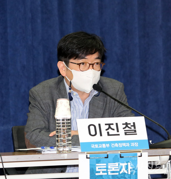 이진철 국토교통부 건축정책과장은 건축행정역량을 강화해 효율성을 제고해야 한다고 밝혔다.