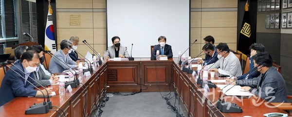 ‘2022 대한민국건축사대회’ 제5회 조직위원회가 5월 25일 건축사회관 8층 중회의실에서 열렸다.