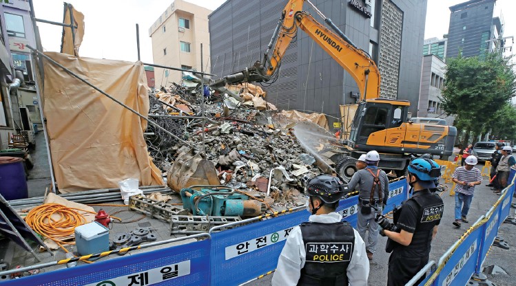2019년 7월 발생한 ‘잠원동 붕괴 사고’ 때 ‘해체 공사업체가 추천한 지인이 감리로 고용돼 ‘부실감리’ 논란을 키웠다.