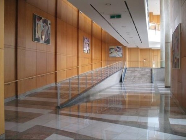 장애물 없는 생활환경을 위한 내부 시설(복도) 모습