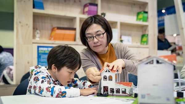 건축물 모형을 벽돌로 직접 만들어 보는 체험형 참여프로그램인 ‘브릭하우스’ 