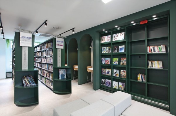 꿈담교실 사업으로 거듭난 등촌중학교 도서관 전경