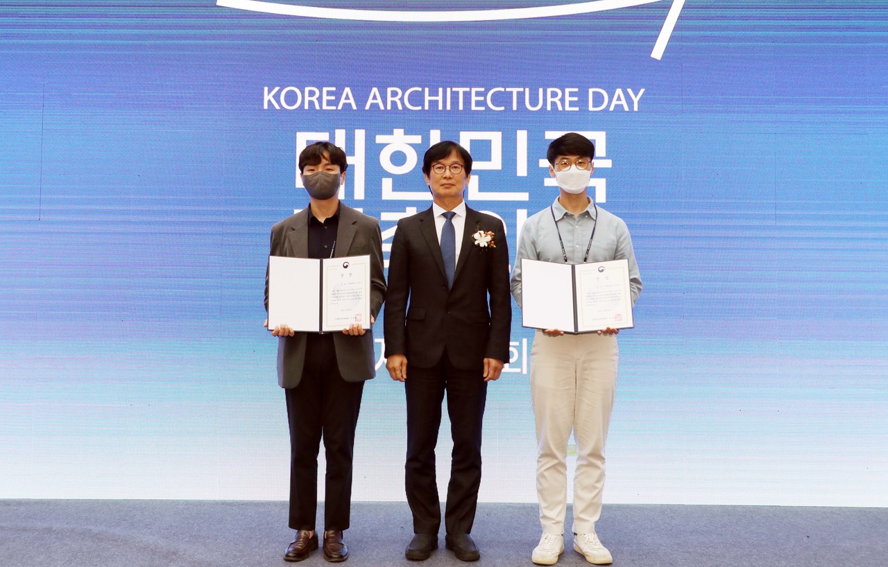 2022 대한민국공공건축상 건축공간연구원장상 수상자, (왼쪽부터)서울특별시 성동구, 서울특별시 성북구