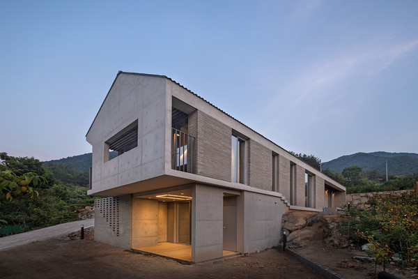 멋진 할아버지집 측면 (설계= 이기철 건축사 / 사진=윤준환 사진작가)