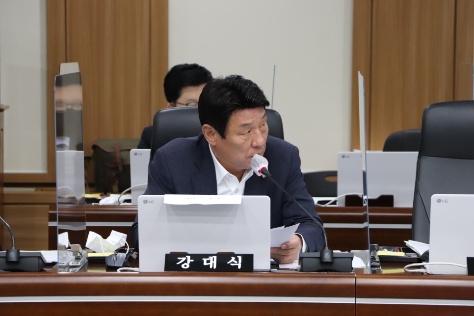 강대식(국민의힘) 의원이 국회 국토교통위원회의 LH에 대한 국정감사에서 LH 설계공모 공정성 후퇴 문제를 지적했다.