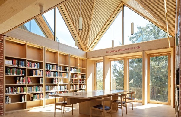 2022년도 RIBA 스털링상은 Niall McLaughlin Architects의 The New Library, Magdalene College in Cambridge가 받았다. 심사위원단은 “명확한 목적을 가진 이 도서관은 재료뿐 아니라 모든 관점에서 시간의 시험을 견딜 수 있는 건축물을 만들겠다는 건축사의 의도가 드러났다"고 선정 이유를 설명했다. (사진=RIBA)