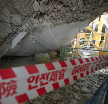 지난 4월 29일 지하주차장 지붕 구조물이 무너지는 사고가 발생한 인천 검단아파트 공사현장 모습. (사진=뉴스1)