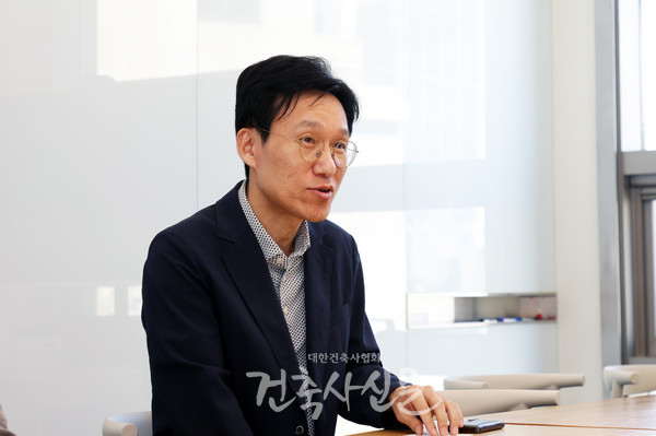 백진 서울대 건축학과 교수  (사진=대한건축사협회 건축사신문)