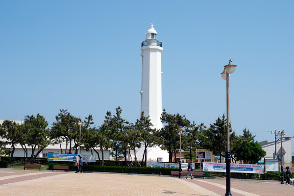 해맞이 광장에서 보는 호미곶 등대. (사진=김진섭 건축사)