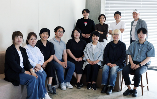 ‘건축사가 건축사를 기록하다’에 참여한 건축사 13인(사진=건축사家)