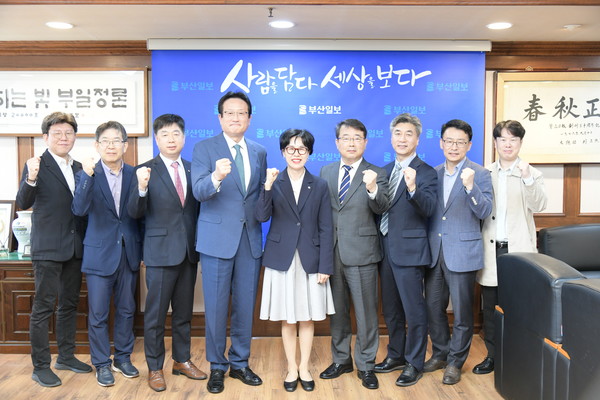 부산광역시건축사회의 부산일보 방문 모습(사진=부산광역시건축사회)