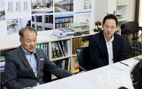 월간 '건축사' 2024년 5월 호(VOL.661)의 표지를 장식한 ‘홍익대학교사범대학부속유치원신축공사’의 설계자 심재호 건축사·배정현폴 미국 건축사(제이파트너스 건축사사무소.주)