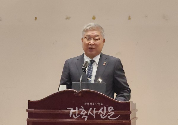 김재록 본협회장이 개회사를 밝히고 있다. (사진=대한건축사협회 건축사신문)