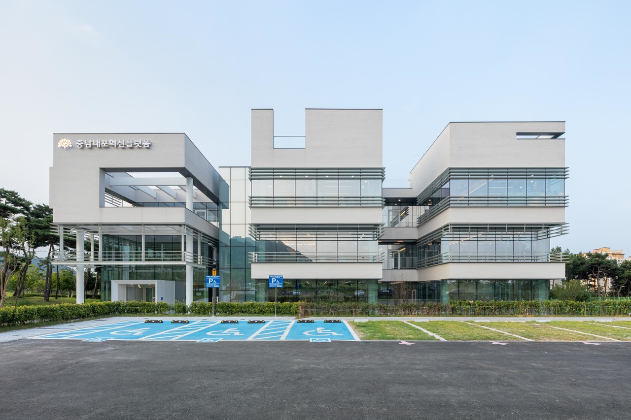 2022 한국건축문화대상 본상 ‘충남내포혁신플랫폼’(설계=박종훈 건축사·주.비컨아키텍트건축사사무소, 사진=신경섭)