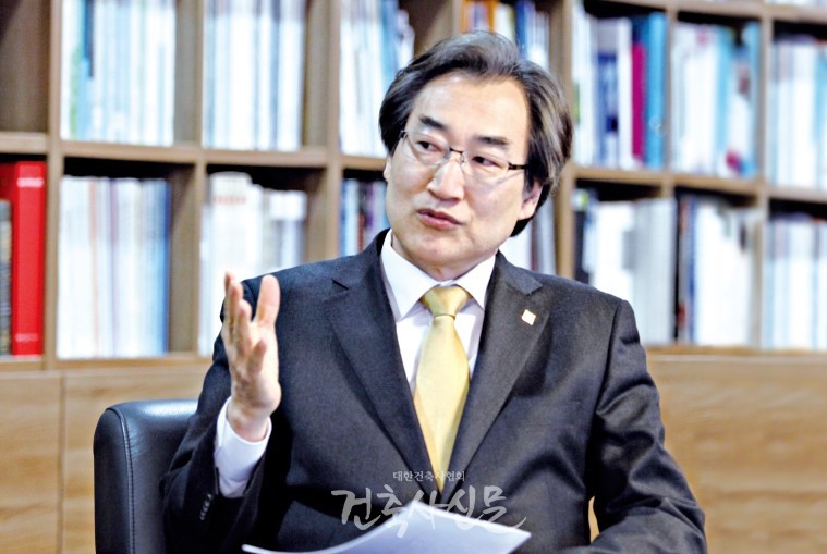 대한건축사협회 조충기 회장(사진=대한건축사협회 건축사신문)