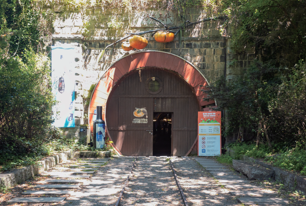 와인터널 원형 입구. (사진=김진섭 건축사)