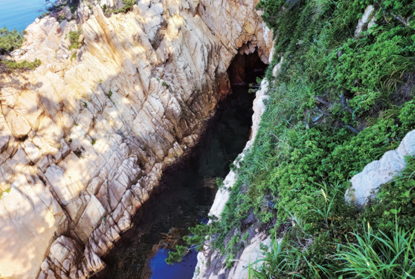 용굴의 모습. (사진=김진섭 건축사)