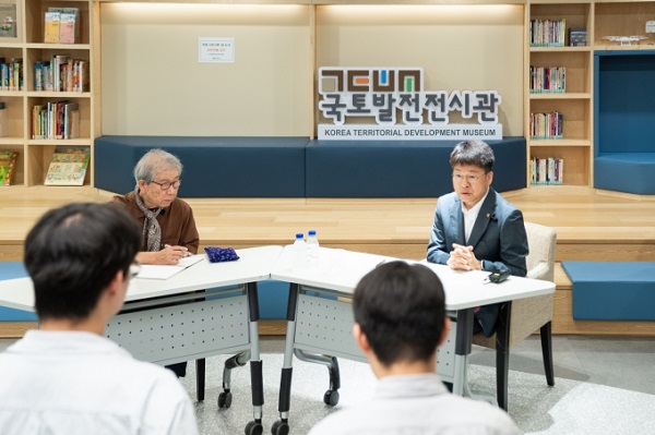 국토교통부가 12일 야마모토 리켄과 청년 건축인들의 타운홀 미팅을 개최했다. (사진= 국토교통부)