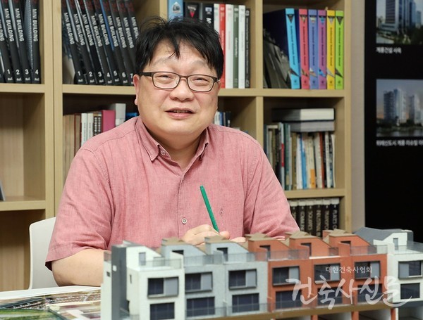‘메종 드 엘리프 송산’을 설계한 이승복 건축사(주.종합건축사사무소 창건축)