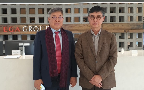 김재록 회장이 11월 26일 이가 종합건축사사무소를 방문해 은동신 대표 건축사와 간담회를 가졌다. (사진=대한건축사협회)