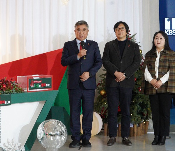 김재록 회장이 성금 전달 후 인터뷰에 임하고 있다. (사진=대한건축사협회)