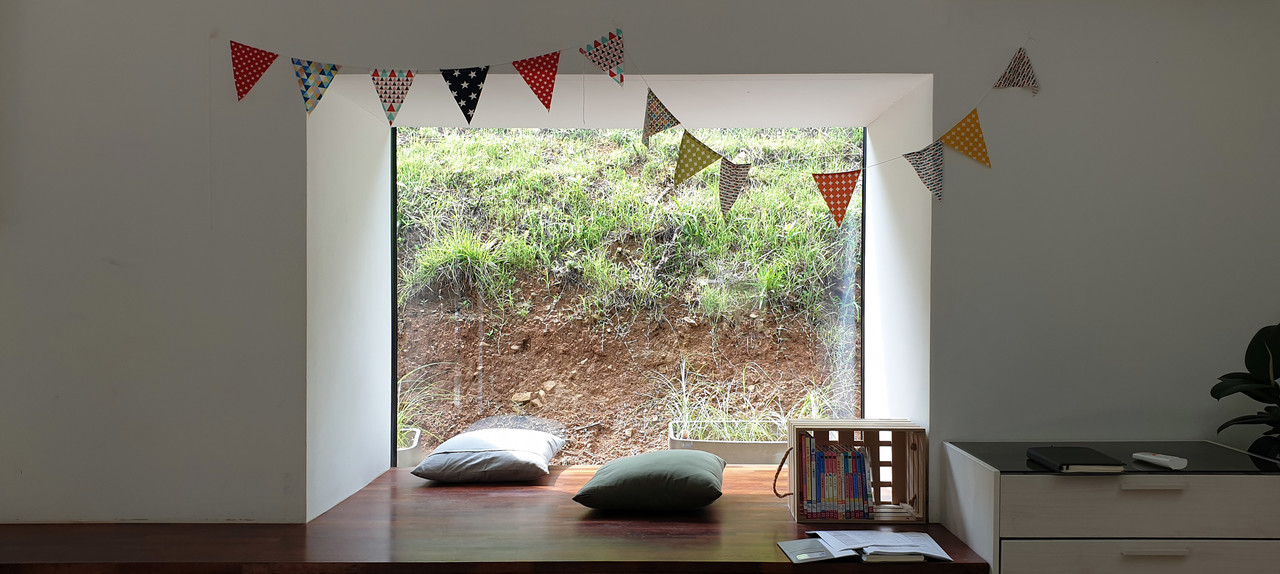 2021 대한민국 공공건축상 공공건축부문 최우수상 수상작 ‘삼선산 수목원 숲속도서관’(설계·사진=신승수 건축사, 주.디자인그룹오즈 건축사사무소). 등산로 방향 돌출 창.