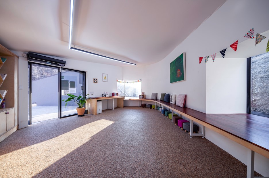 2021 대한민국 공공건축상 공공건축부문 최우수상 수상작 ‘삼선산 수목원 숲속도서관’(설계·사진=신승수 건축사, 주.디자인그룹오즈 건축사사무소). 도서관 내부 전경.