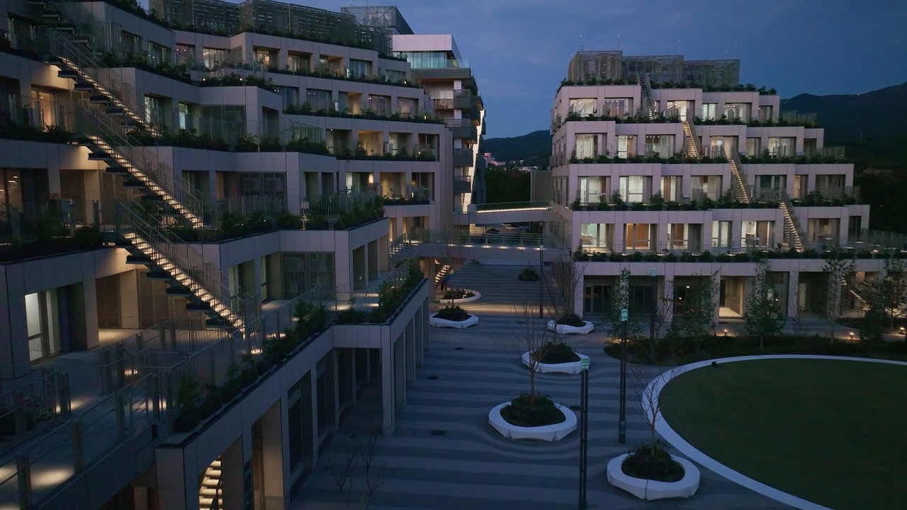 이 도시는 층층이 배치된 형태의 건축물이 구성돼 있다. (사진=Toyota)